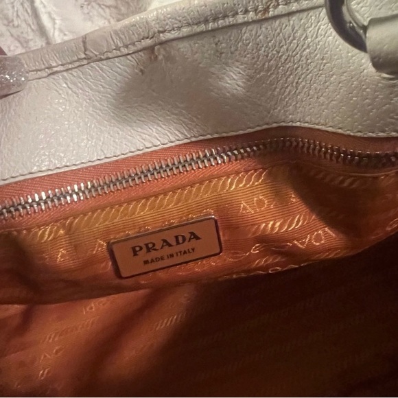 #31027 🔥Hot Pick🔥Prada 💕❤️ Beautiful Preloved Prada shoulder bag - Picture 13 of 16